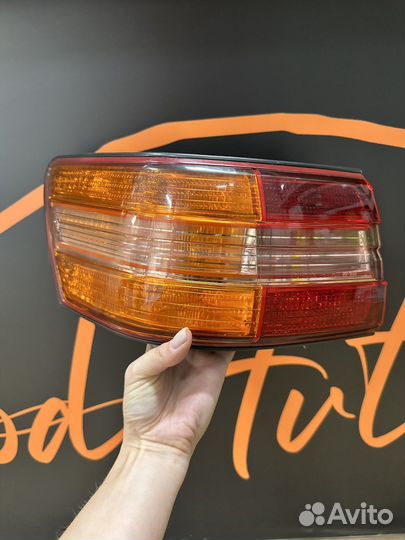 Фонарь задний mark 2 toyota 81561-22810