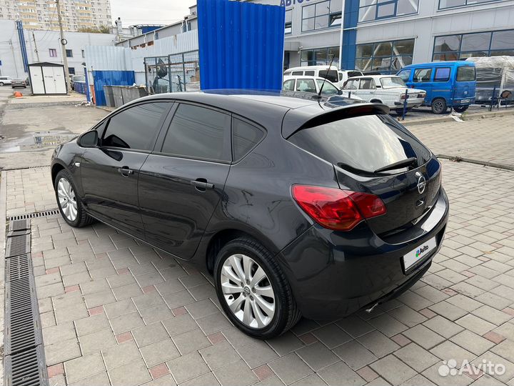 Opel Astra 1.4 МТ, 2011, 198 000 км