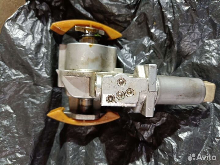 Натяжитель межвальной цепи ауди 1.8 ADR