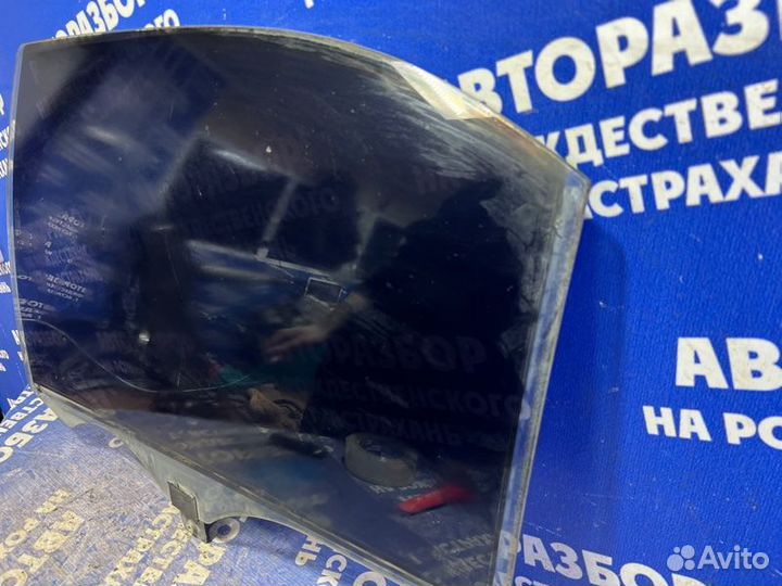 Стекло задней левой двери Mercedes-Benz W220 седан