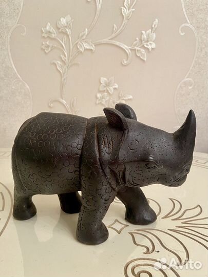 Деревянная фигура Носорога