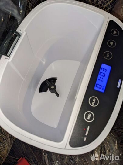 Автоматическая кормушка для кошек и собак 4.3 Л