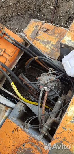 Гусеничный экскаватор Hitachi EX 200, 1990