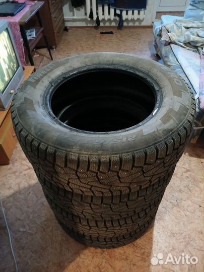 Pirelli Ice 215/65 R16