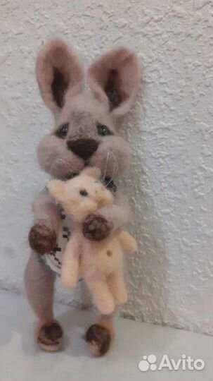 Заяц игрушка из шерсти