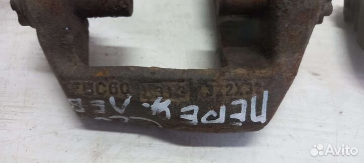 Скоба переднего суппорта Mercedes W207