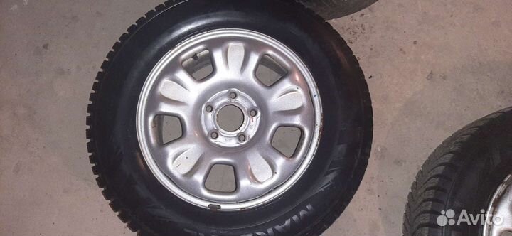 Marshal WinterCraft Ice WI31 215/65 R16