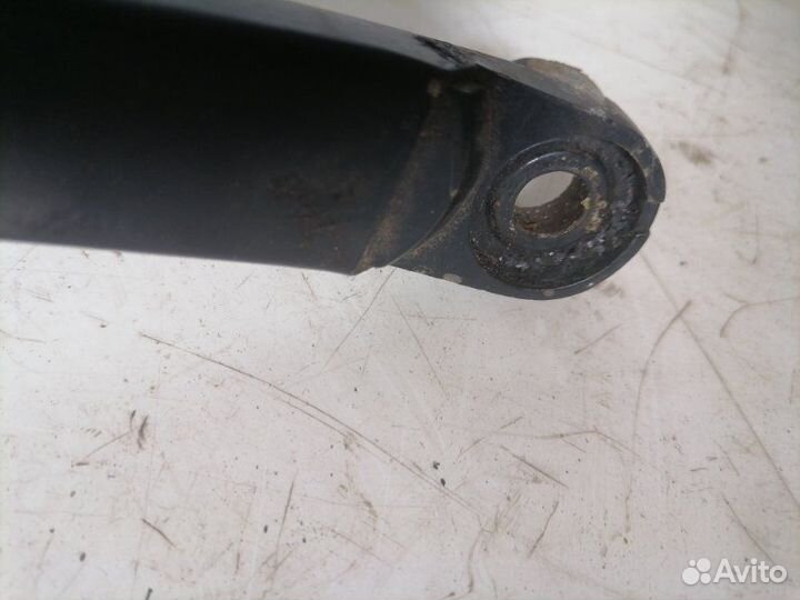 Поводок (держатель) стеклоочистителя передний