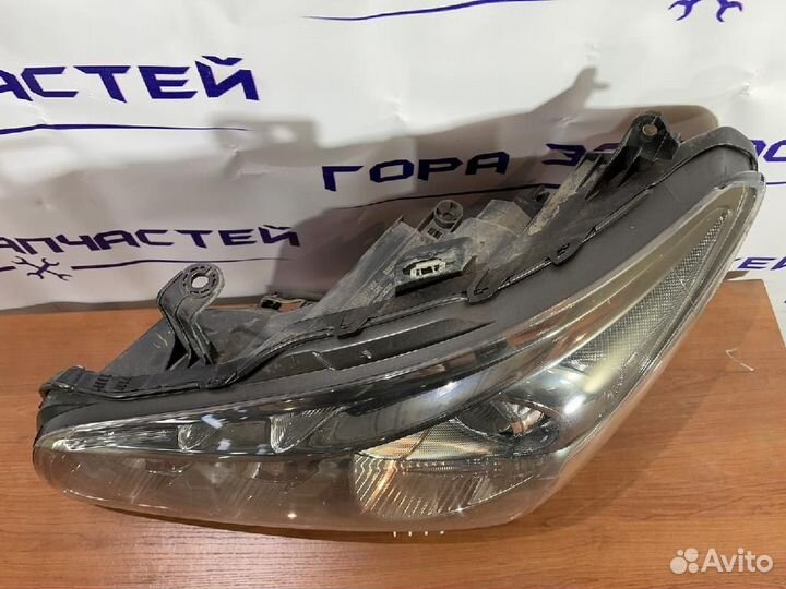 Фара левая Infiniti QX56/QX80