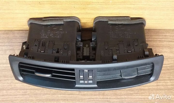 Lexus IS 250 воздуховод центральный дефлектор