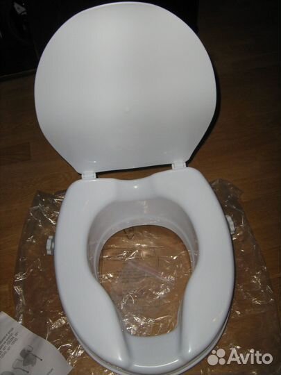 Насадка на унитаз после операции или для инвалидов