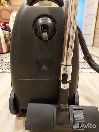 Вакуумный пылесос LG V-4030T