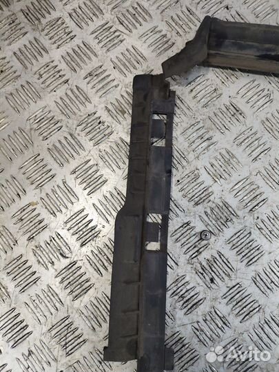 Б/У Воздуховод радиатора верхний Mercedes#001