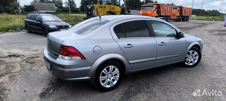 Opel Astra 1.6 МТ, 2011, 166 000 км