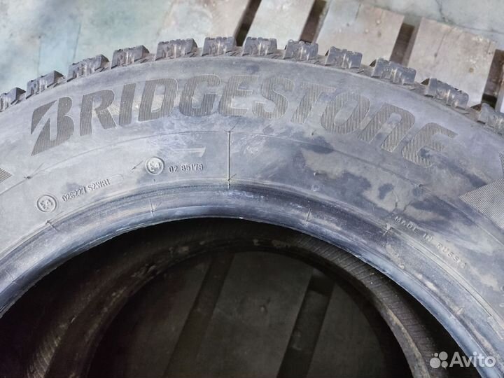 Bridgestone Ice Cruiser 7000S 215/65 R16