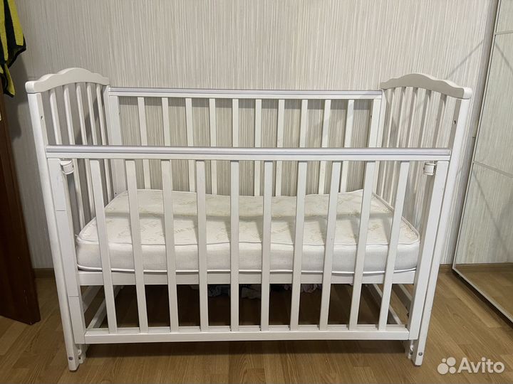 Детская кроватка с матрасом