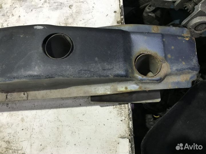 Усилитель переднего бампера Митсубиси Лансер 9