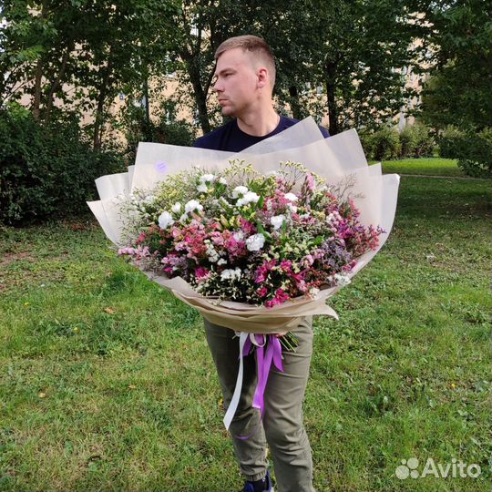 Букет из статицы, альстромерий лимониум и гвоздик