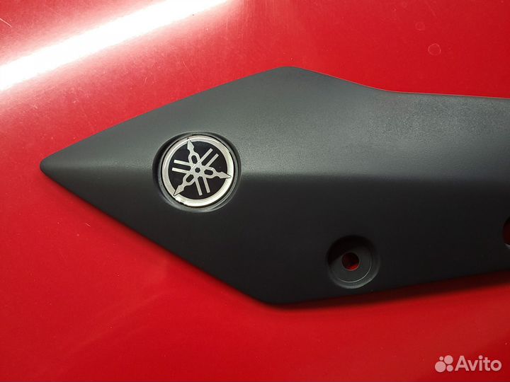 Боковая правая накладка yamaha fz8 пластик