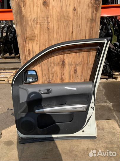 Передняя правая дверь Nissan X-trail T31