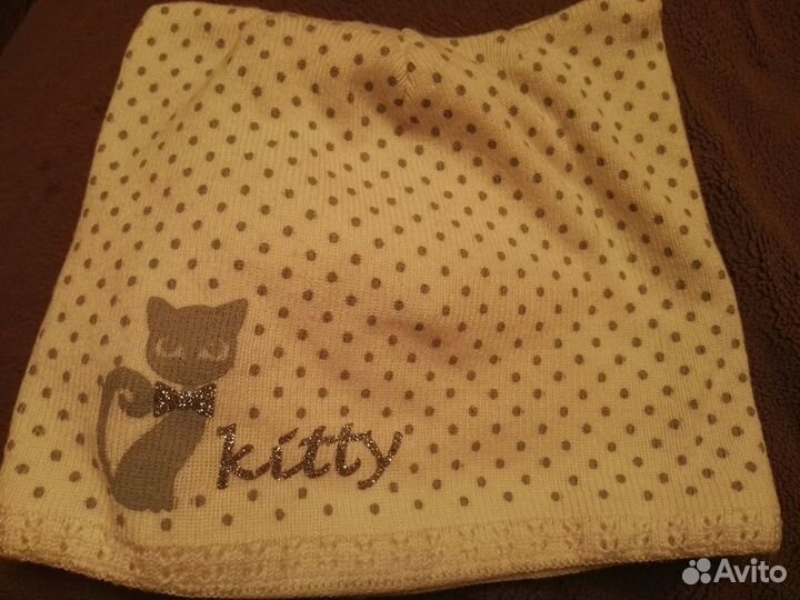 Белая шапочка с ушками