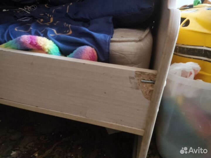 Кровать двухьярусная