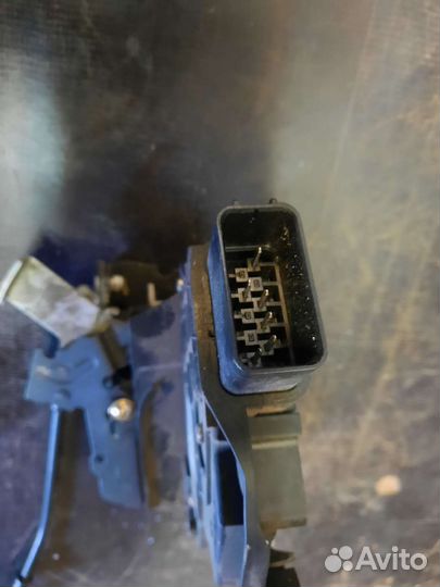 Замок задней левой двери Ford Focus 2