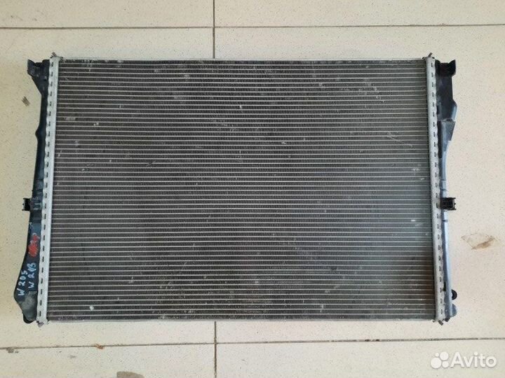 Радиатор охлаждения передний Mercedes Benz C-Class