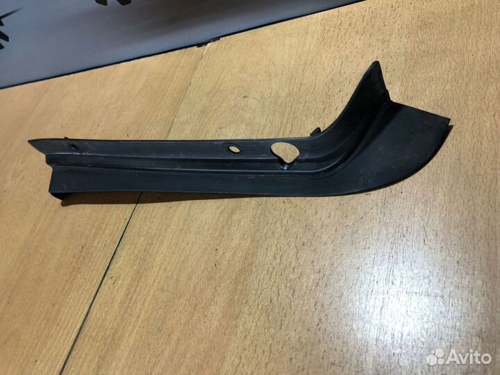 Уплотнитель капота левый Рено Меган 3