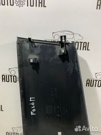 Накладка центральной стойки правая Volkswagen Polo