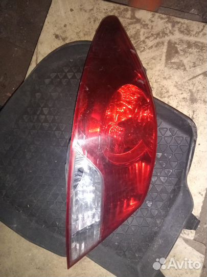Продаю задний фонарь hyundai solaris