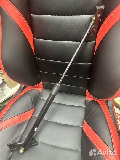 Амортизатор 5-й двери PAjero 4