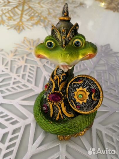 Статуэтка змея