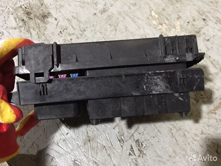 Блок предохранителей (подкапотный) Опель Астра h