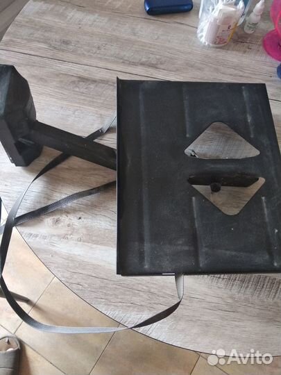 Угловая подставка для телевизора на стену