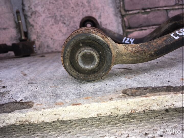 Рычаг передний верхний правый Kia Sorento