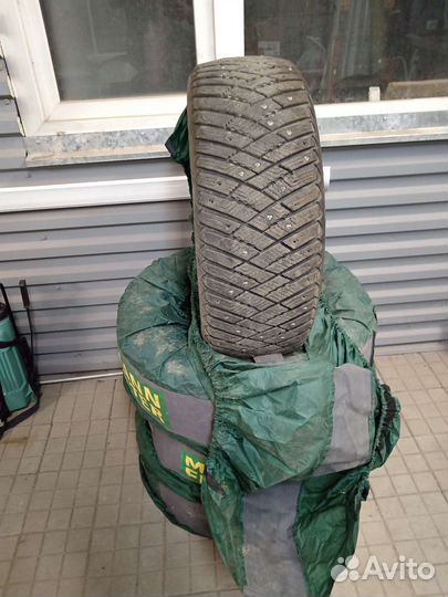 Goodyear Ultragrip Ice Arctic 205/55 R16