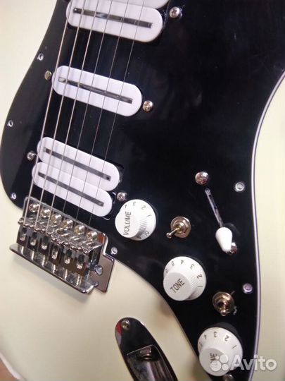 Электрогитара stratocaster с большой головой грифа