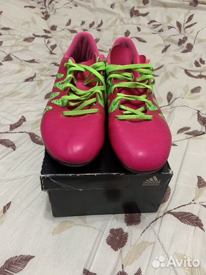 Футбольные бутсы adidas