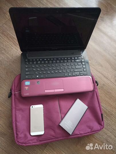 Ноутбук, телефон, пауэрбанк