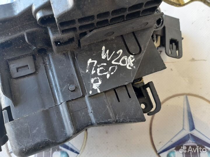 Мерседес CLK Замок Двери (Пер. Прав.)