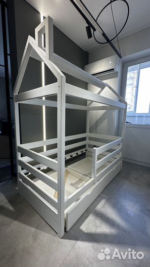 Детская кровать домик с матрасом