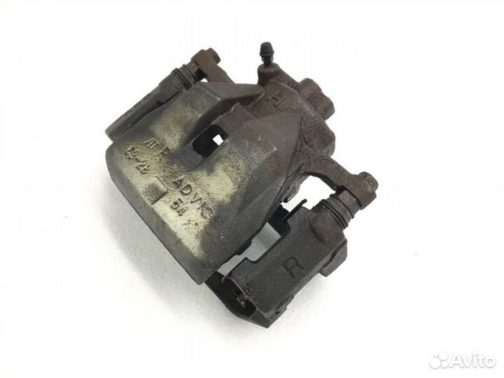 Суппорт передний правый Toyota Camry XV55 2.0 2016