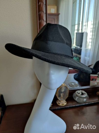 Шляпа черная. Федора