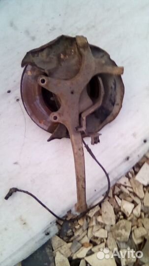 Поворотный кулак Mercedes Benz e240 99г левый