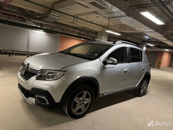 Renault Sandero Stepway 1.6 МТ, 2021, битый, 52 338 км