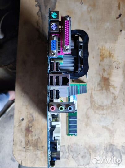 Материнская плата с процессором и памятью