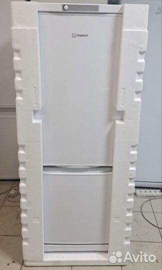 Новый холодильник Indesit