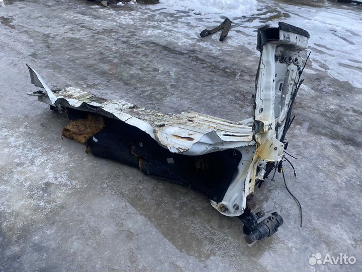 Угол кабины левая нижняя часть Volvo FH