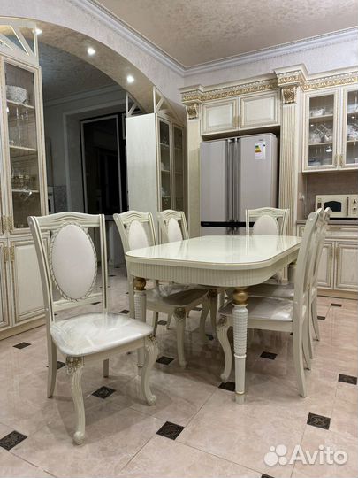 Стол обеденный